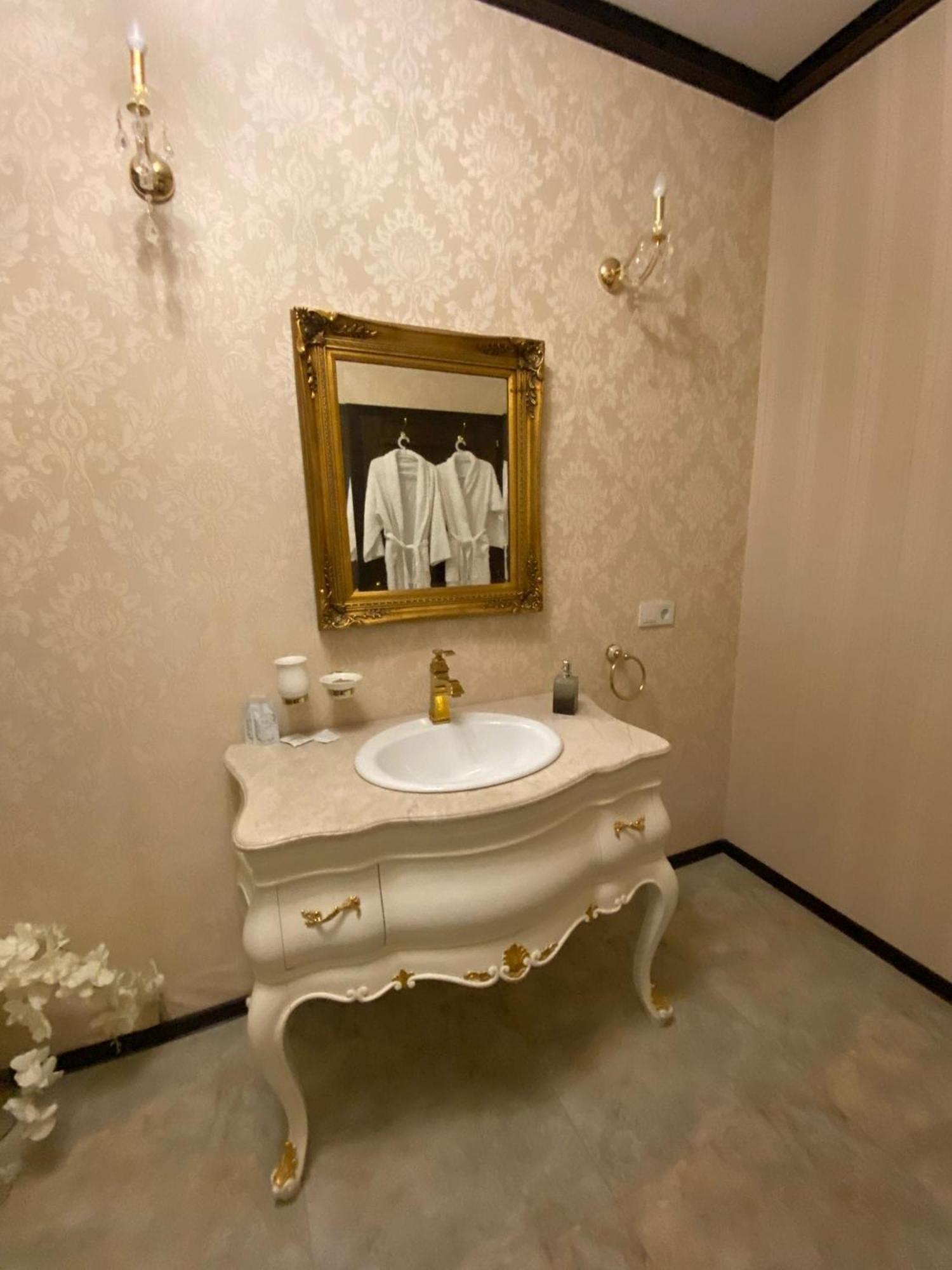 Hotel Boutique Vila Lakastel シナヤ エクステリア 写真