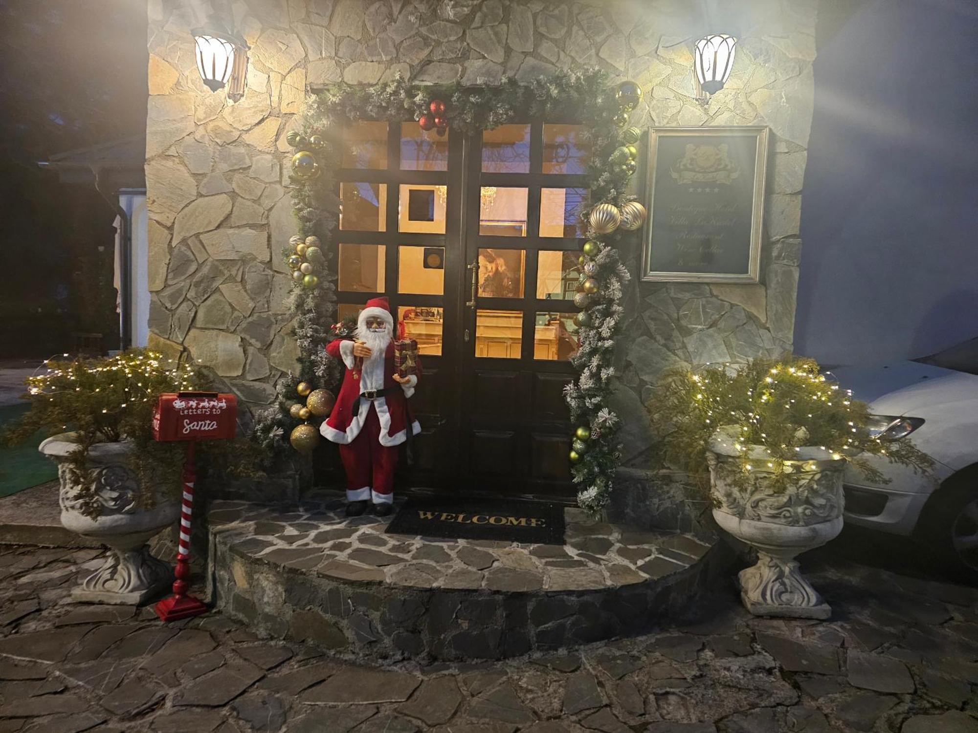 Hotel Boutique Vila Lakastel シナヤ エクステリア 写真