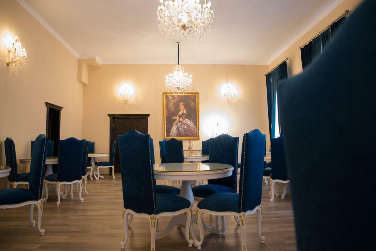 Hotel Boutique Vila Lakastel シナヤ エクステリア 写真