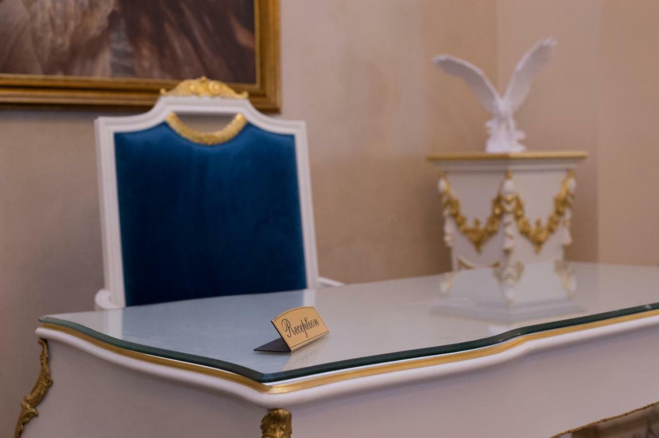 Hotel Boutique Vila Lakastel シナヤ エクステリア 写真