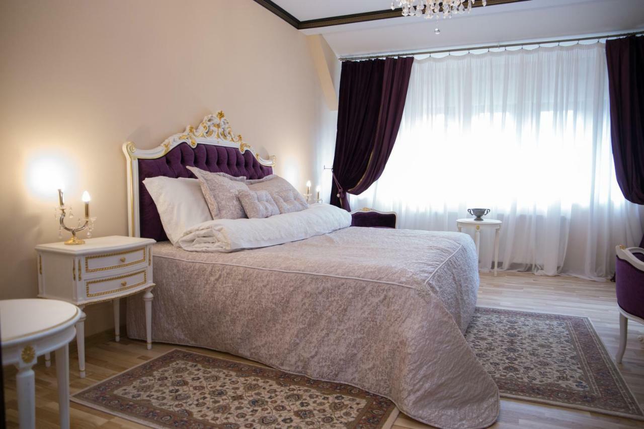 Hotel Boutique Vila Lakastel シナヤ エクステリア 写真