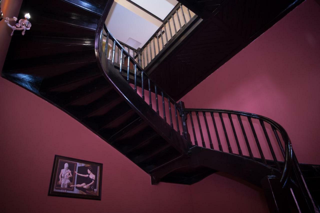 Hotel Boutique Vila Lakastel シナヤ エクステリア 写真