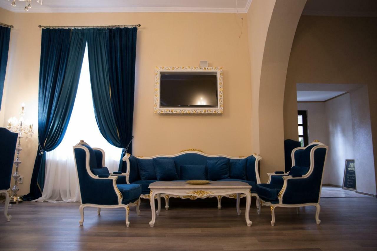 Hotel Boutique Vila Lakastel シナヤ エクステリア 写真