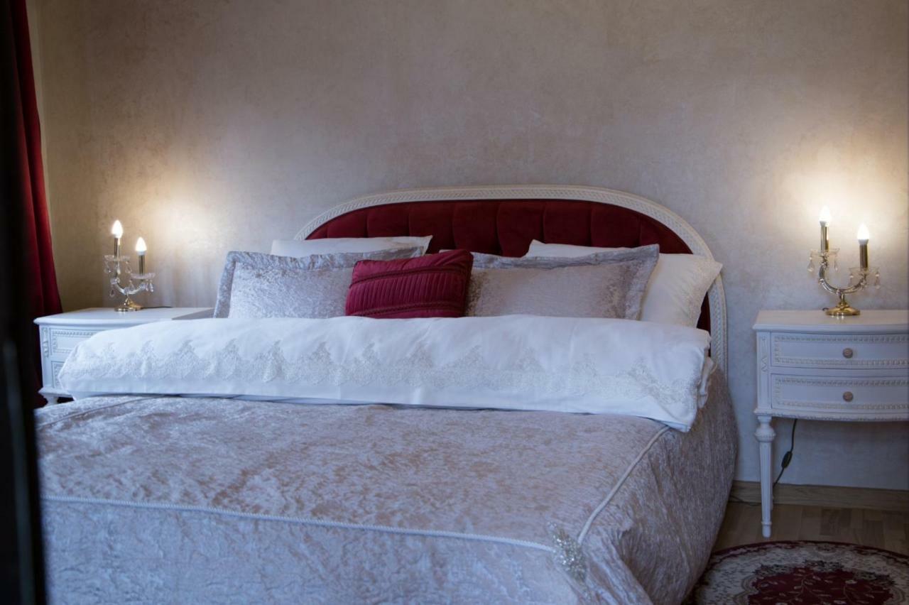 Hotel Boutique Vila Lakastel シナヤ エクステリア 写真