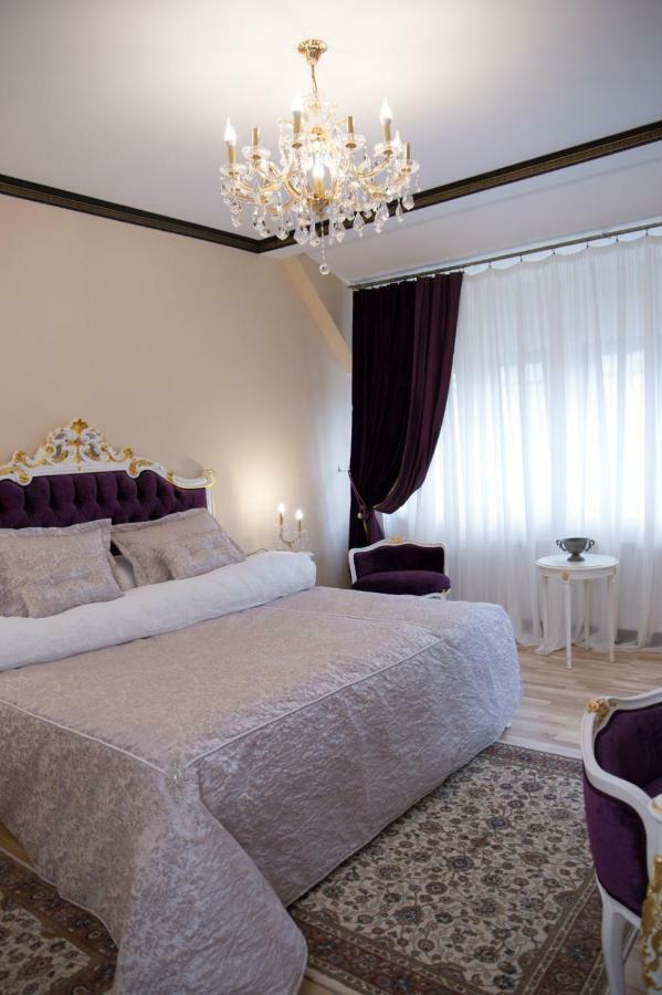 Hotel Boutique Vila Lakastel シナヤ エクステリア 写真