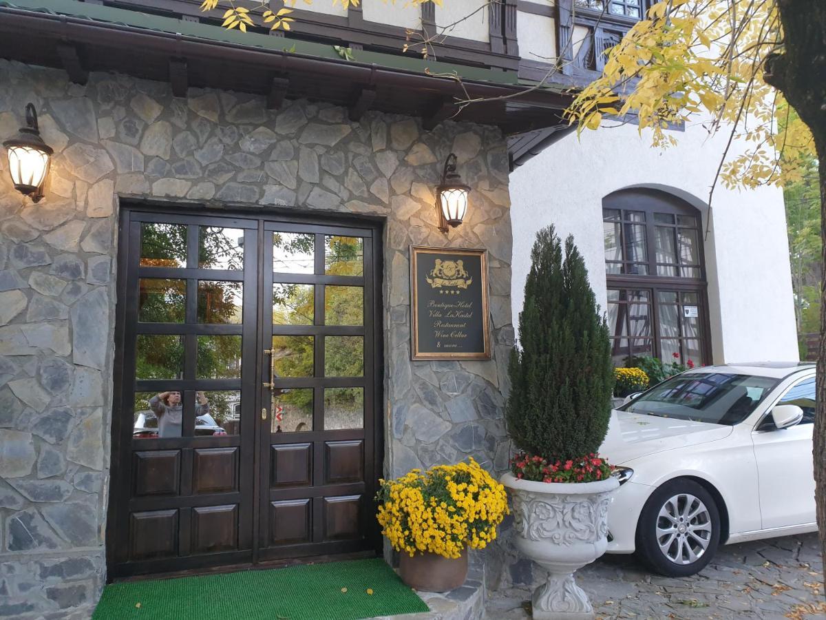 Hotel Boutique Vila Lakastel シナヤ エクステリア 写真