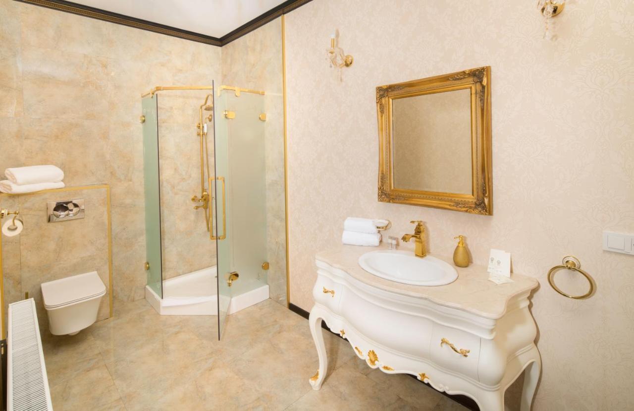 Hotel Boutique Vila Lakastel シナヤ エクステリア 写真