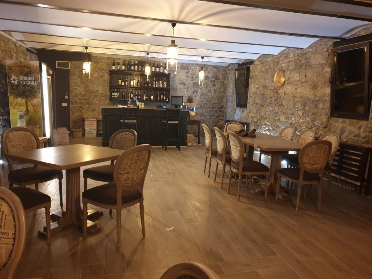 Hotel Boutique Vila Lakastel シナヤ エクステリア 写真